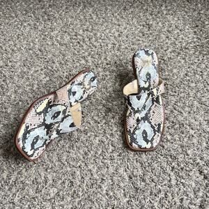 Vince Camuto Cannetta Sandals Thong Kitten Heels Size 7 Snake Skin Leather